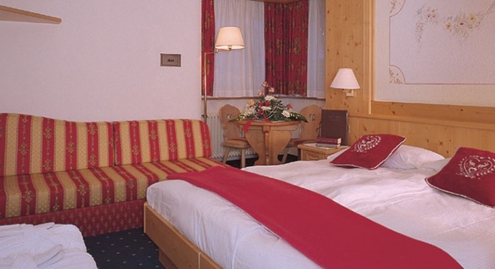 Hotel Piccolo (Canazei), Val di Fassa ski chalet, image 4